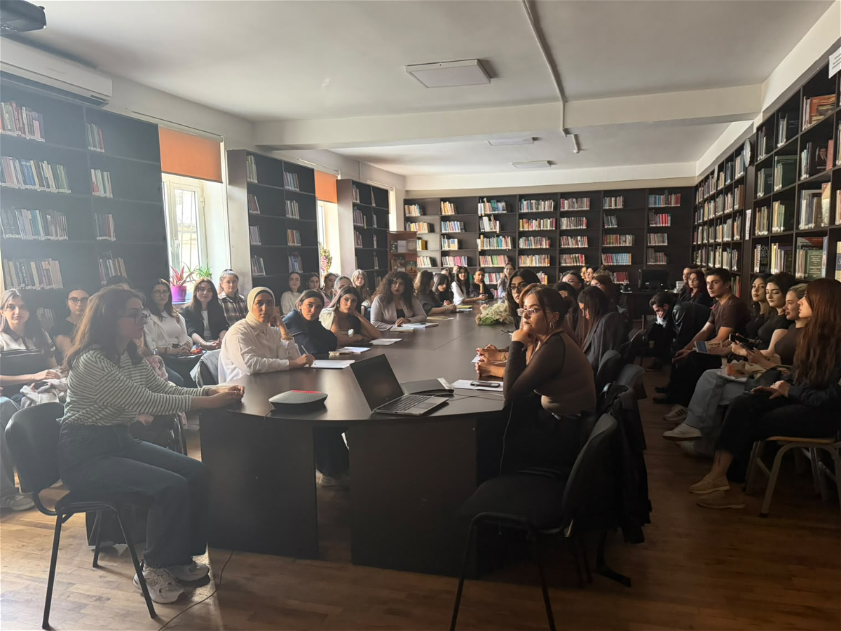 “Sürrealist ədəbiyyatda insan, şüuraltı və gerçəklik problemi” mövzusunda ustad dərs keçirilib