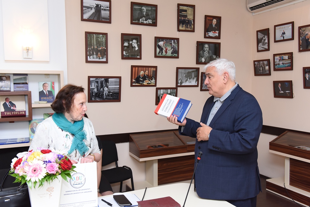 Honored Scientist Lydia Mikhaylovna Granovskaya presented her personal library to AUL