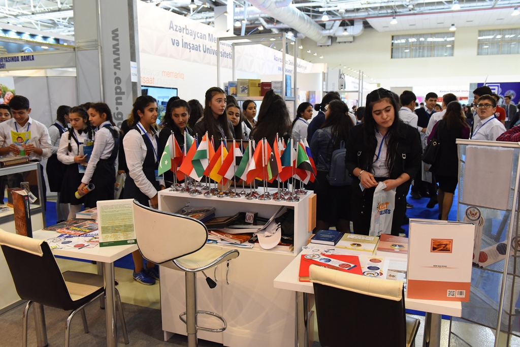 The want to be AUL students- Reportage from International Education Exhibition.