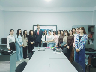 ADU-da ABŞ-dan olan mütəxəssislə müştərək dərs keçirilib