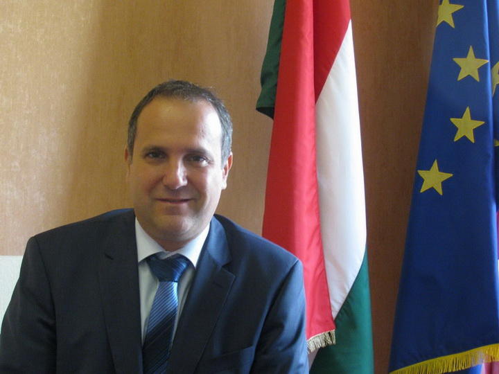 Hungarian Ambassador Viktor Szederkenyi  sent  a thank-you note to AUL Rector