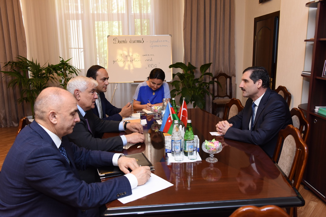 Ректор АУЯ Кямал Абдуллаев встретился с послом Турции