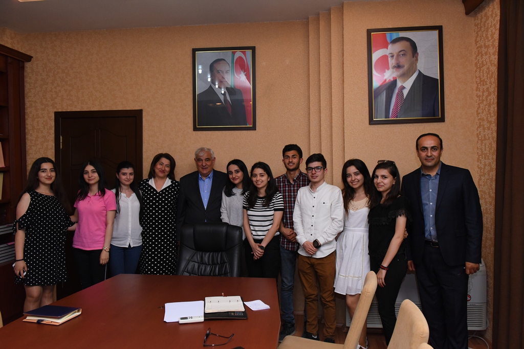 ADU-nun rektoru Bakı Gənclər Debat Forumunun iştirakçıları ilə görüşüb