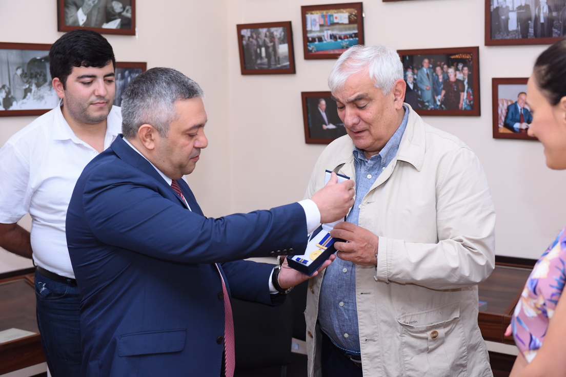 Kamal Abdulla “Azərbaycan diplomatik xidmət orqanları – 100” medalı ilə təltif edilib