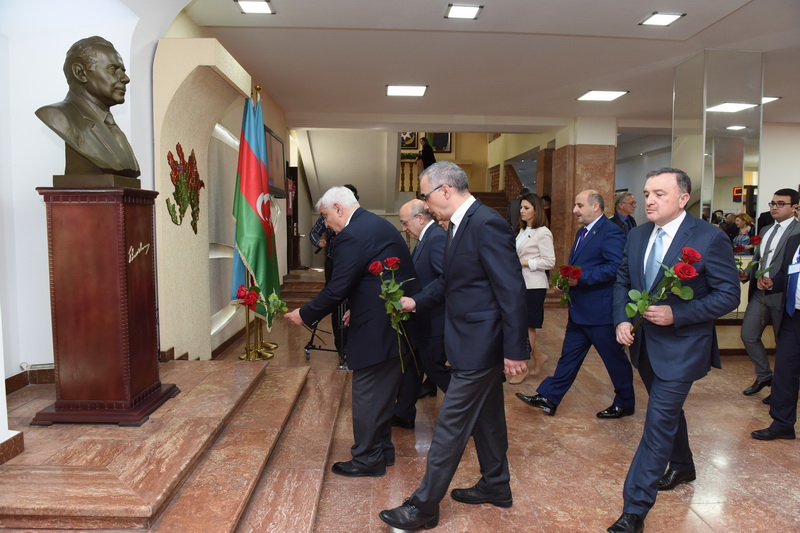 В АУЯ состоялась церемония закрытия международной конференции, посвященной общенациональному лидеру Гейдару Алиеву