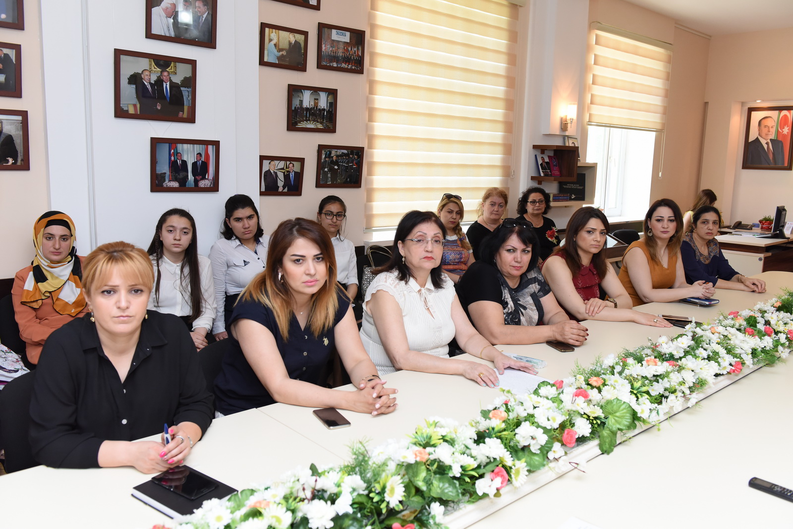 В АУЯ состоялся круглый стол на тему «АДР и образование», посвященный 100-летию Азербайджанской Демократической Республики