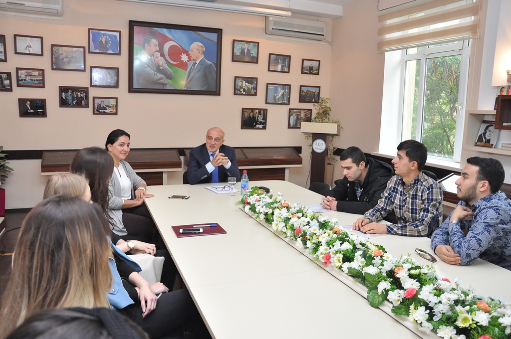 Посол по особым поручениям МИД Азербайджана Фахраддин Гурбанов  встретился со студентами АУЯ в рамках проекта «Посольский час»