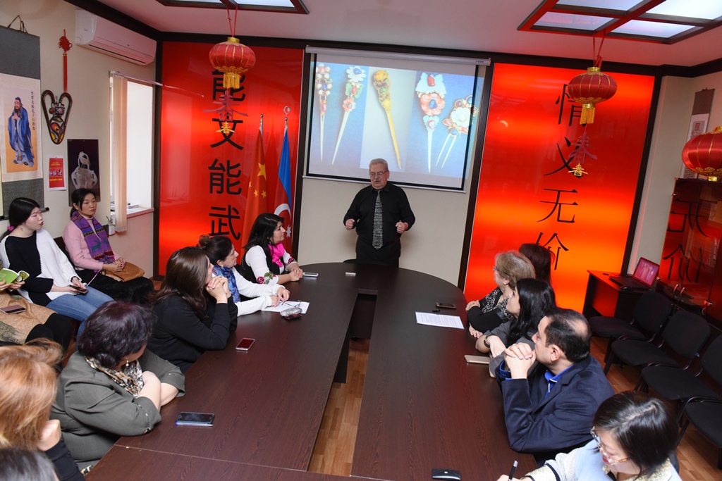 В Университете языков состоялся семинар по ювелирному искусству Китая и Азербайджана