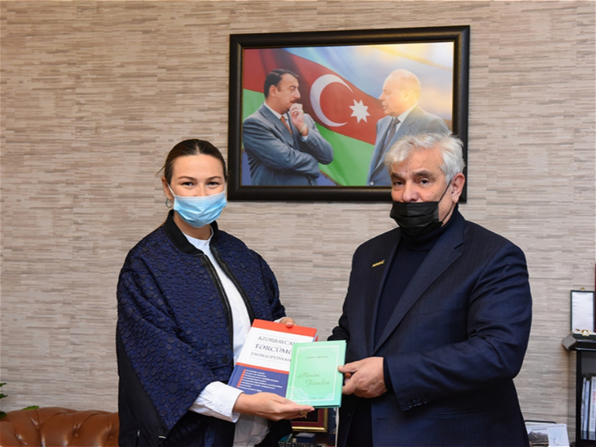 Ganira Pashayeva meets Academician Kamal Abdulla on the occasion of his 70th birthday 