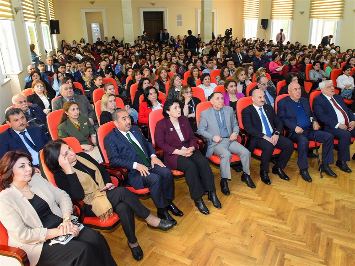 В АУЯ состоялось мероприятие, посвященное 99-летию общенационального лидера Гейдара Алиева