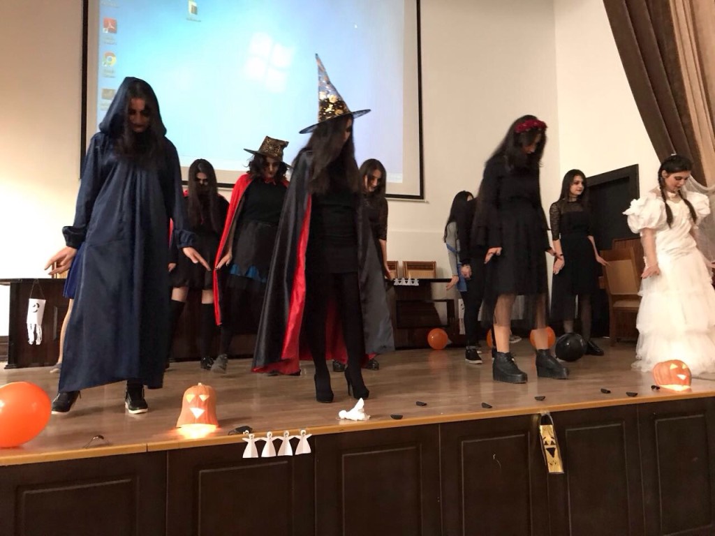 Студенты Азербайджанского университета языков отметили Хэллоуин