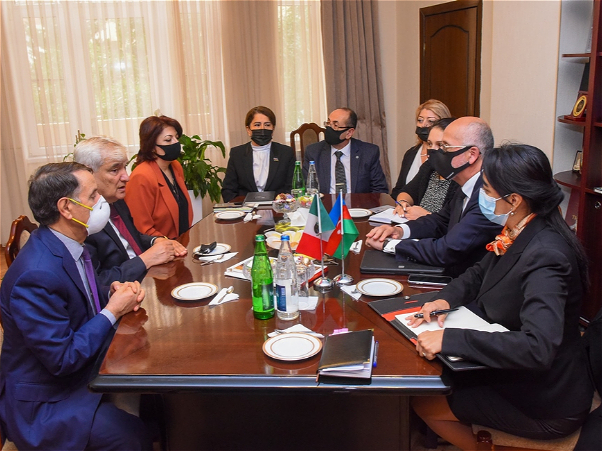Ректор АУЯ встретился с послом Мексики в Азербайджане