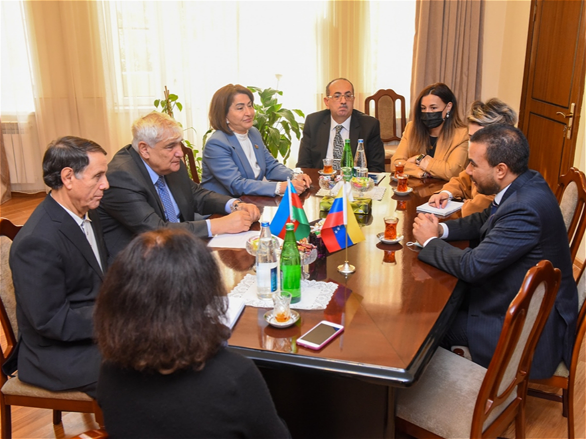 Камал Абдулла встретился с послом Венесуэлы  в Азербайджане