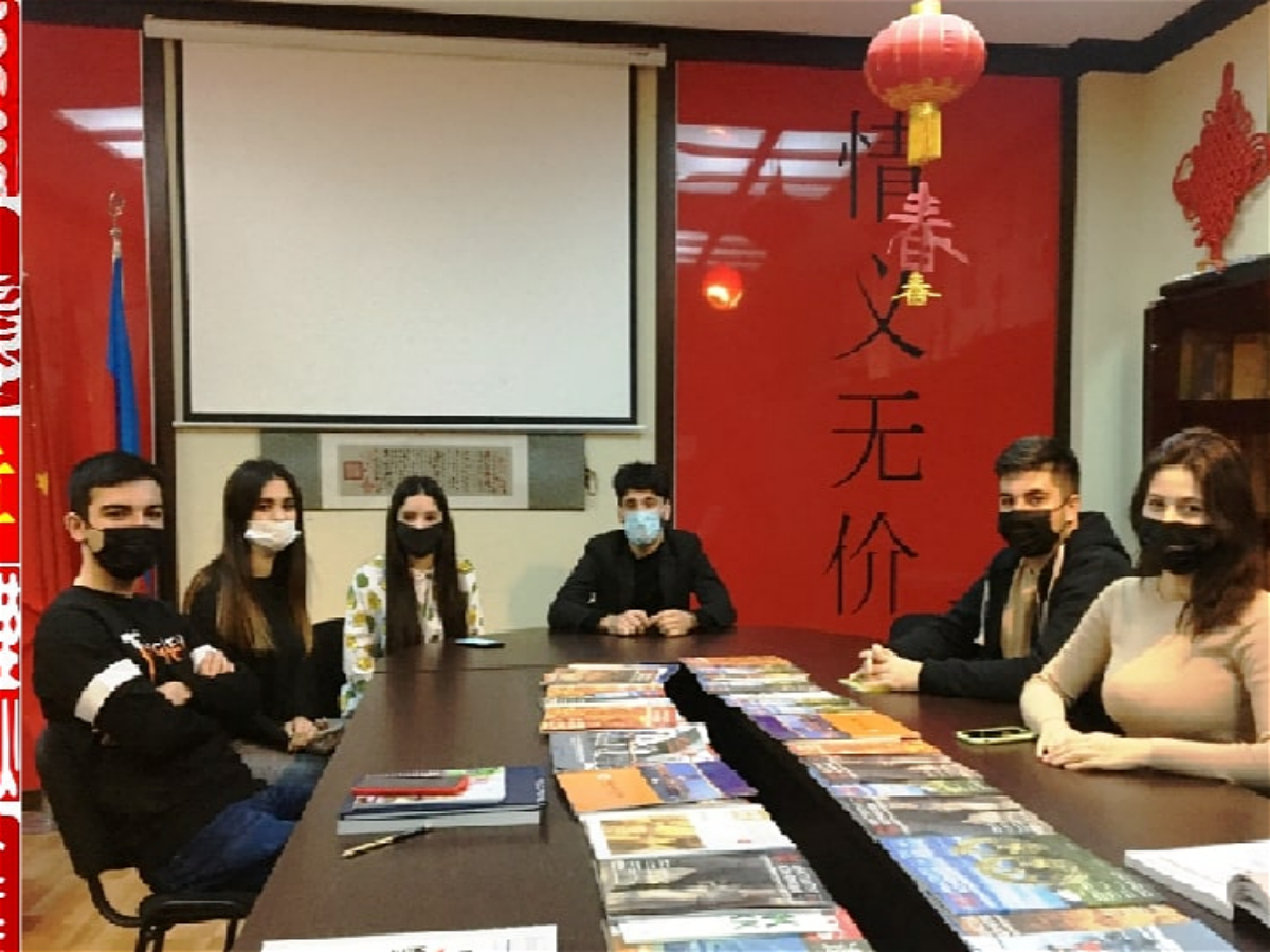 ADU-nun Konfutsi İnstitutu “Çinin oyma möhürləri” seminarı keçirib  