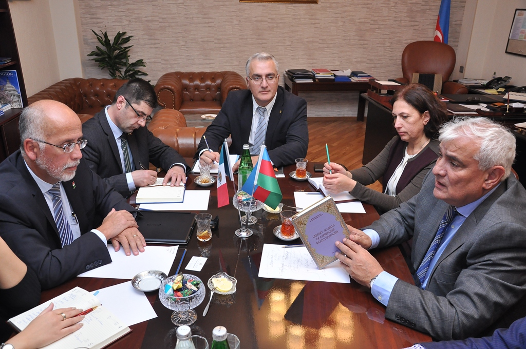 Ректор АУЯ Камал Абдуллаев встретился с послом Мексики в Азербайджане
