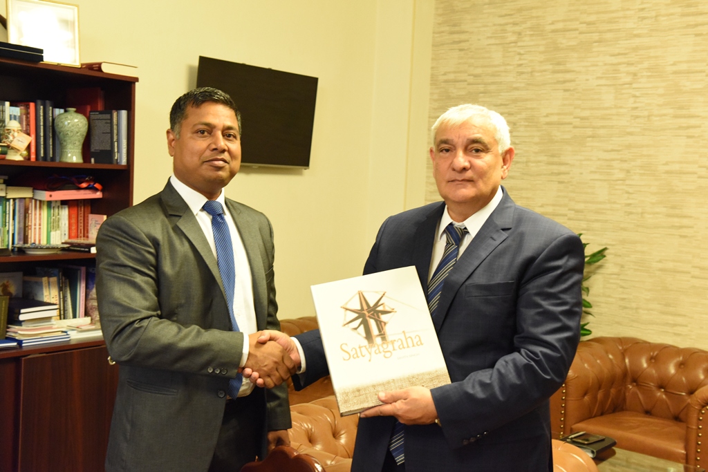 Камал Абдуллаев встретился с послом Индии в Азербайджане