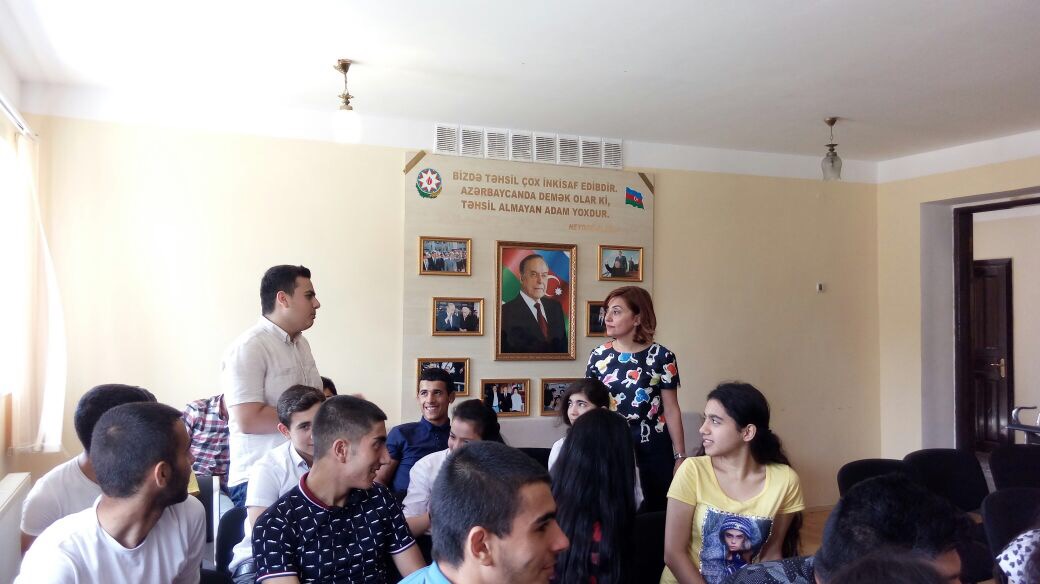 Преподаватели Азербайджанского университета языков провели семинар для учащихся средней школы