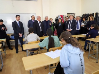 В Азербайджанском университете языков был организован медиа-тур для наблюдения за экзаменационной сессией