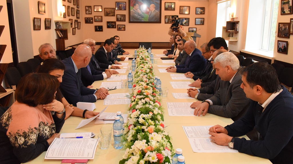 Подписано соглашение о сотрудничестве между Университетом языков и Бакинским инженерным университетом