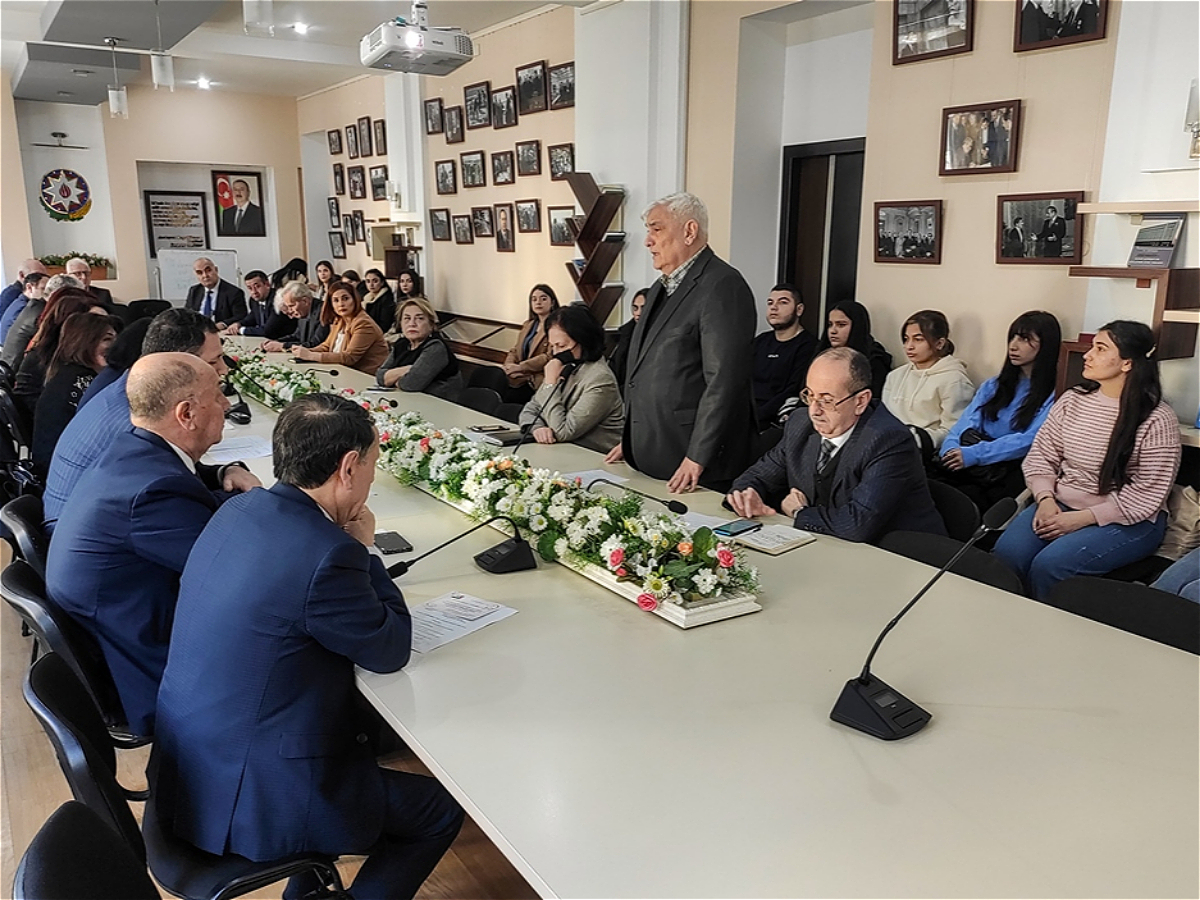 В АУЯ прошел круглый стол на тему: «Гейдар Алиев и азербайджанский язык»