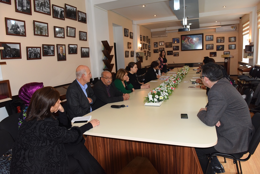 В АУЯ состоялся круглый стол на тему – «Армянская провокация в XIX-XX веках: отношение к азербайджанскому языку и культуре»
