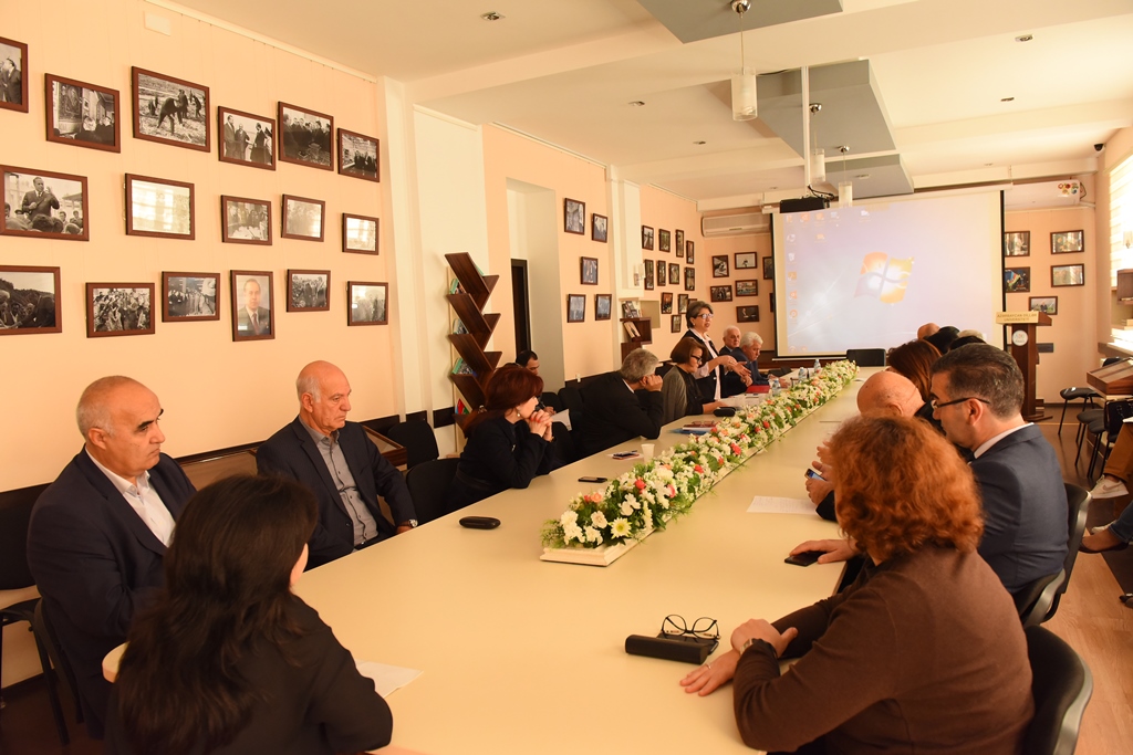В АУЯ состоялся круглый стол на тему: «Пословицы, как отражение истории и культуры Азербайджана»