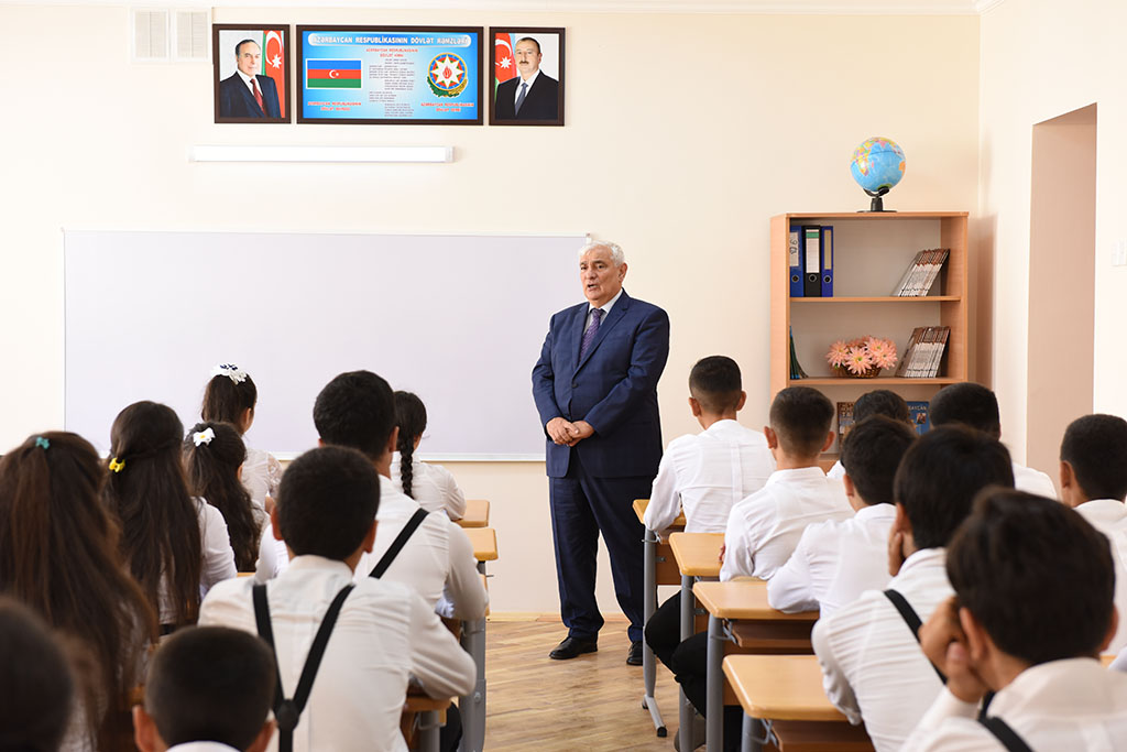 Академик Камал Абдуллаев прочитал лекцию школьникам поселка Нардаран