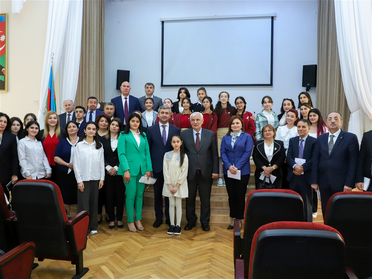 В АУЯ, прошла школьно-студенческая конференция на тему «Гейдар Алиев и направления сотрудничества с тюркскими государствами»