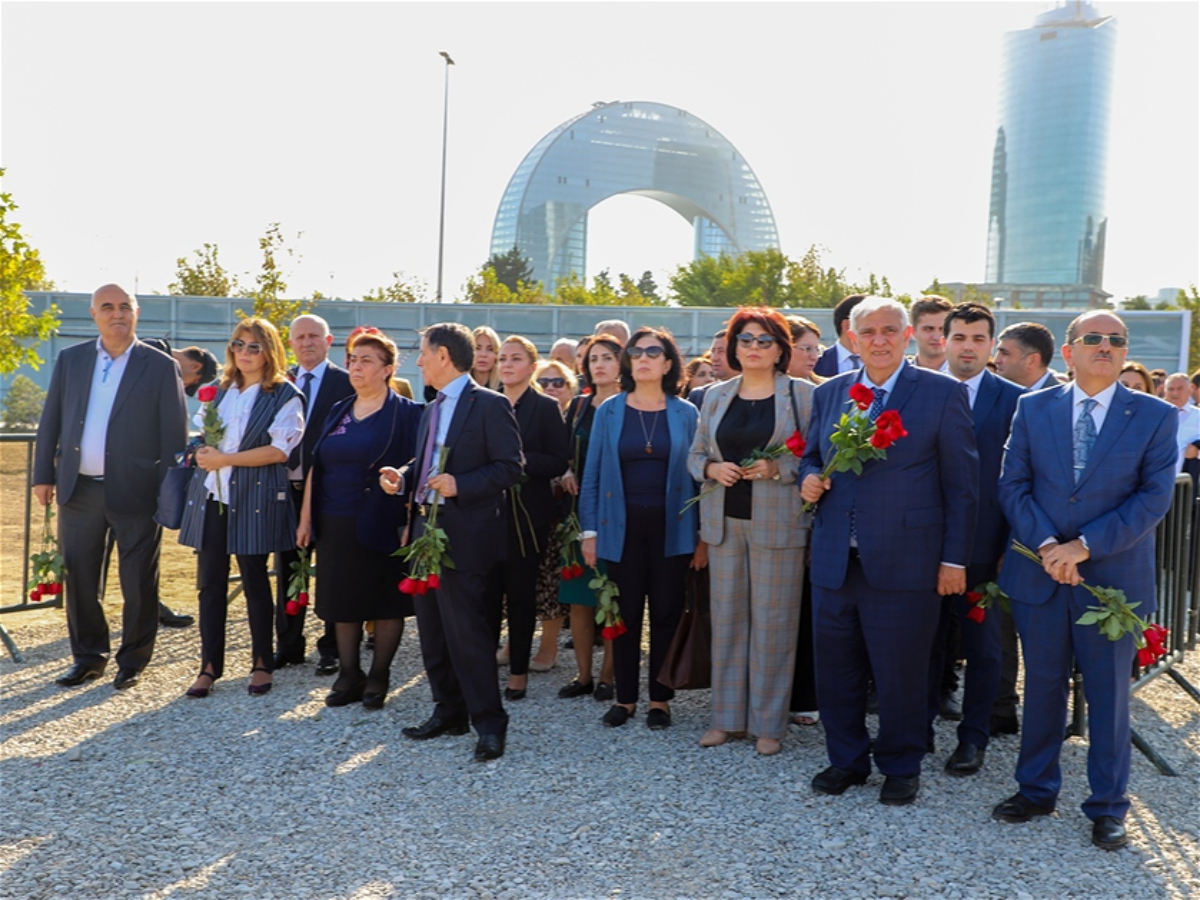 ADU kollektivi Zəfər parkını ziyarət edib