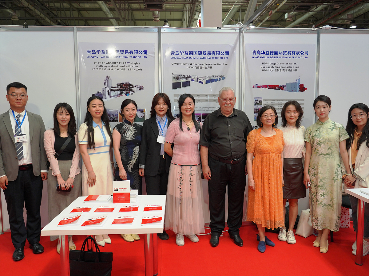Институт Конфуция Университета языков принял участие на выставке китайских компаний