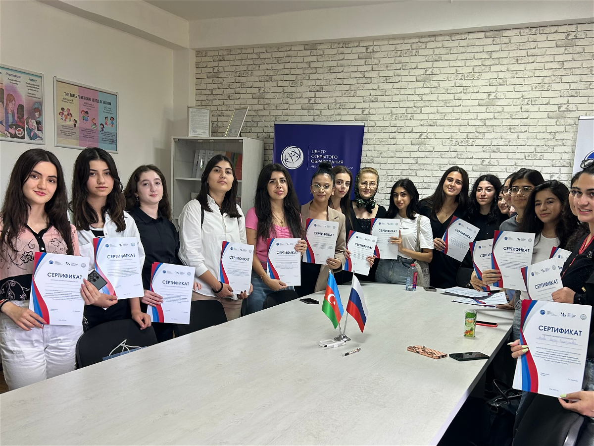 В Центре Открытого Образования при Азербайджанском Университете Языков состоялось вручение сертификатов