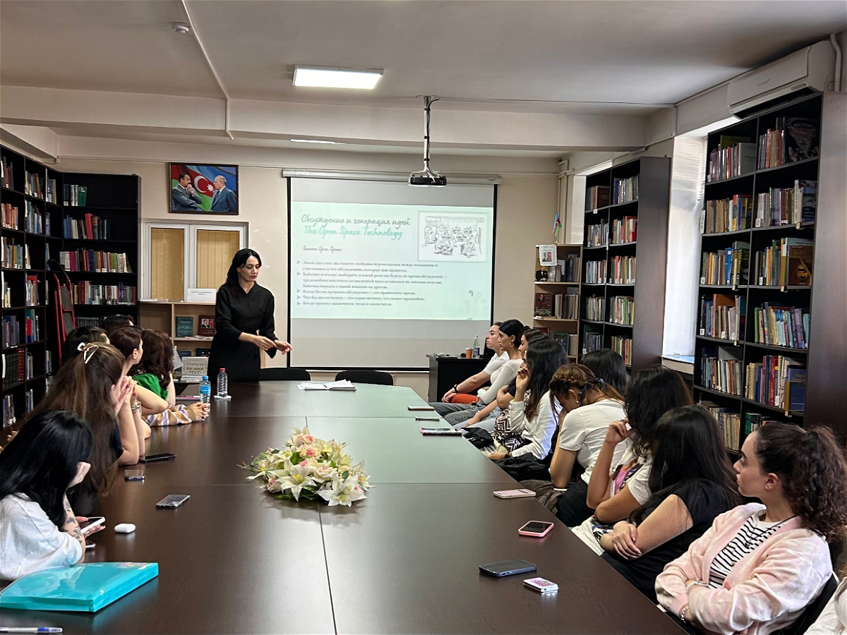 В Центре открытого образования при Азербайджанском университете языков состоялся мастер-класс для будущих педагогов