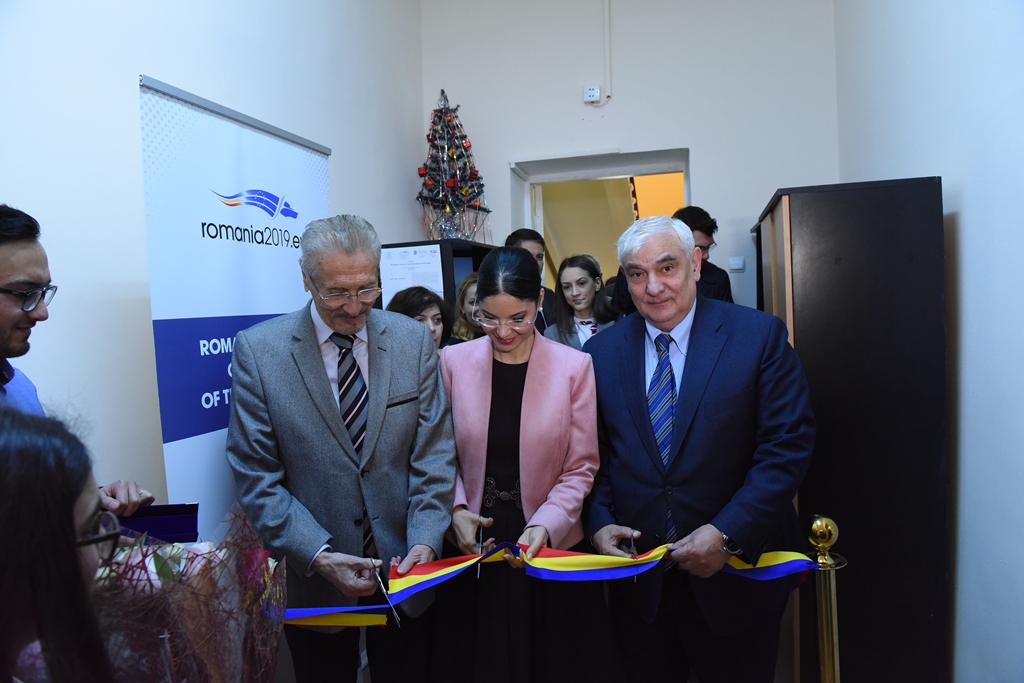 Камал Абдуллаев встретился с вице-премьером Румынии, в АУЯ открылся Центр румынского языка и культуры