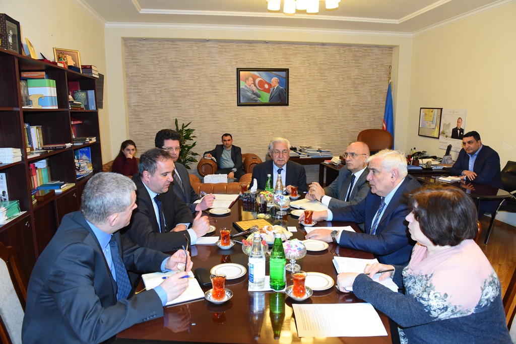 Ректор АУЯ встретился с послом Венгрии в Азербайджане