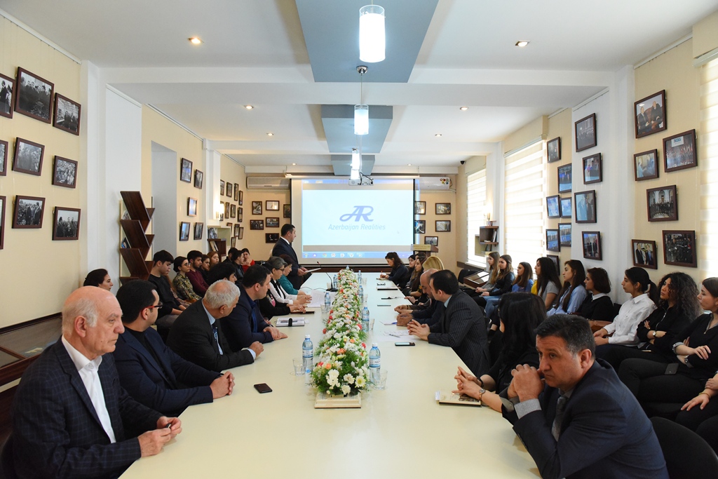 В АУЯ состоялся круглый стол на тему «Гейдар Алиев и азербайджанская культура»