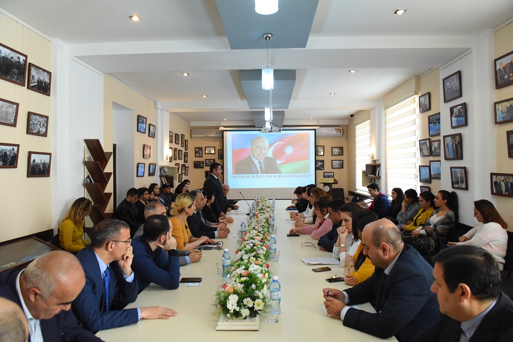 В АУЯ состоялся круглый стол на тему «Гейдар Алиев и идеология азербайджанства»