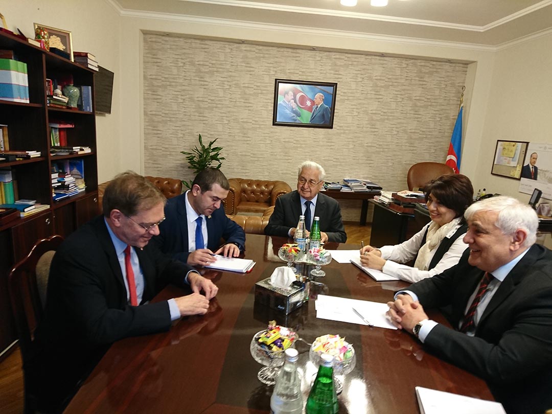 Посол США в Азербайджане посетил Университет языков