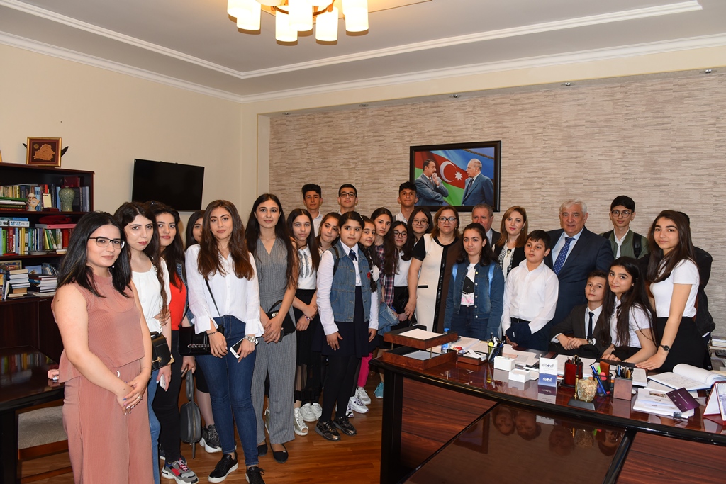 Учащиеся школы №220 побывали в Азербайджанском университете языков