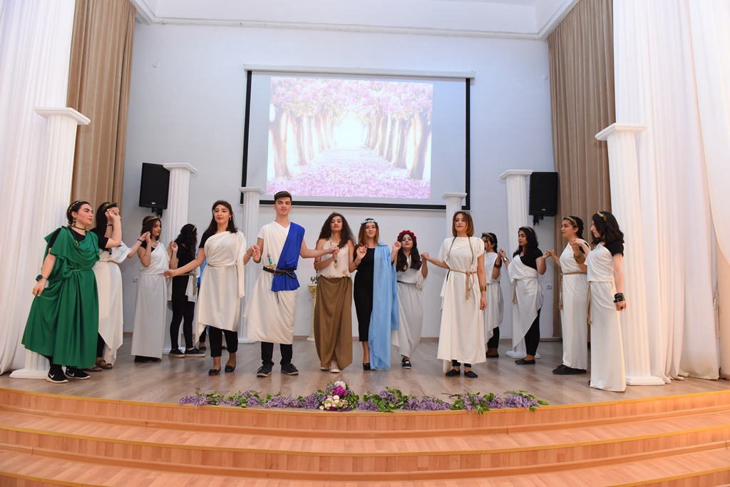 В АУЯ поставили спектакль по стихотворению Фридриха Шиллера «Боги Греции»