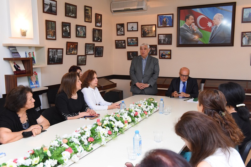 Посол Фахраддин Гурбанов встретился с преподавателями и студентами АУЯ