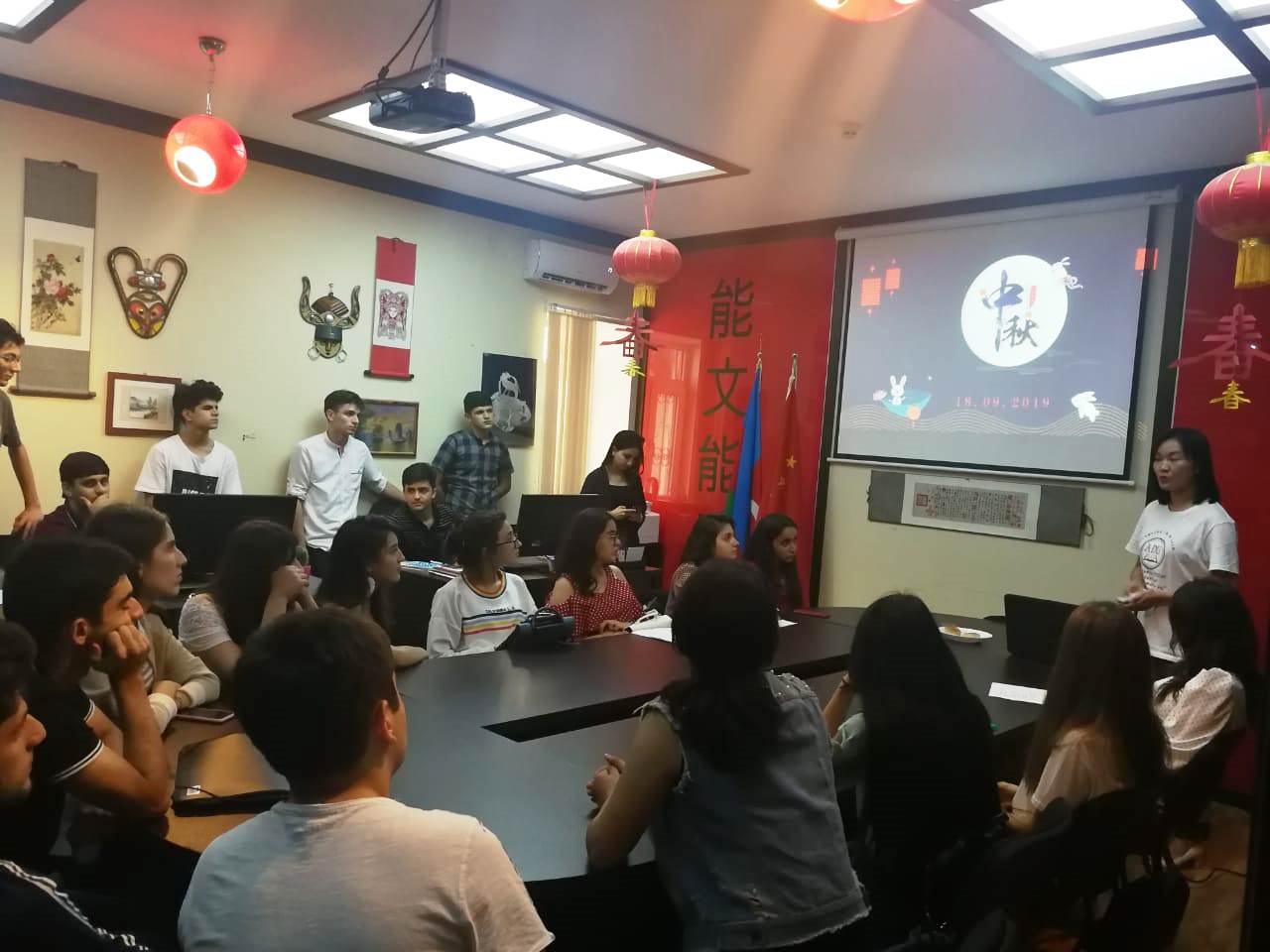 В Университете языков отметили китайский праздник «Чжунцюцзе»