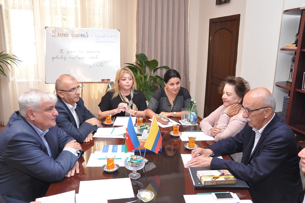 A meeting with the Colombian writer was held at AUL
