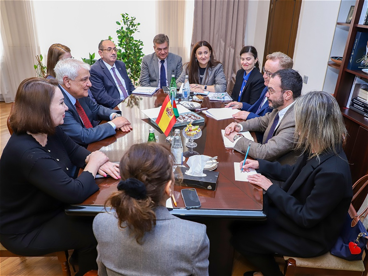 Kamal Abdulla met with the temporary Chargé D’Affaires of the Kingdom of Spain