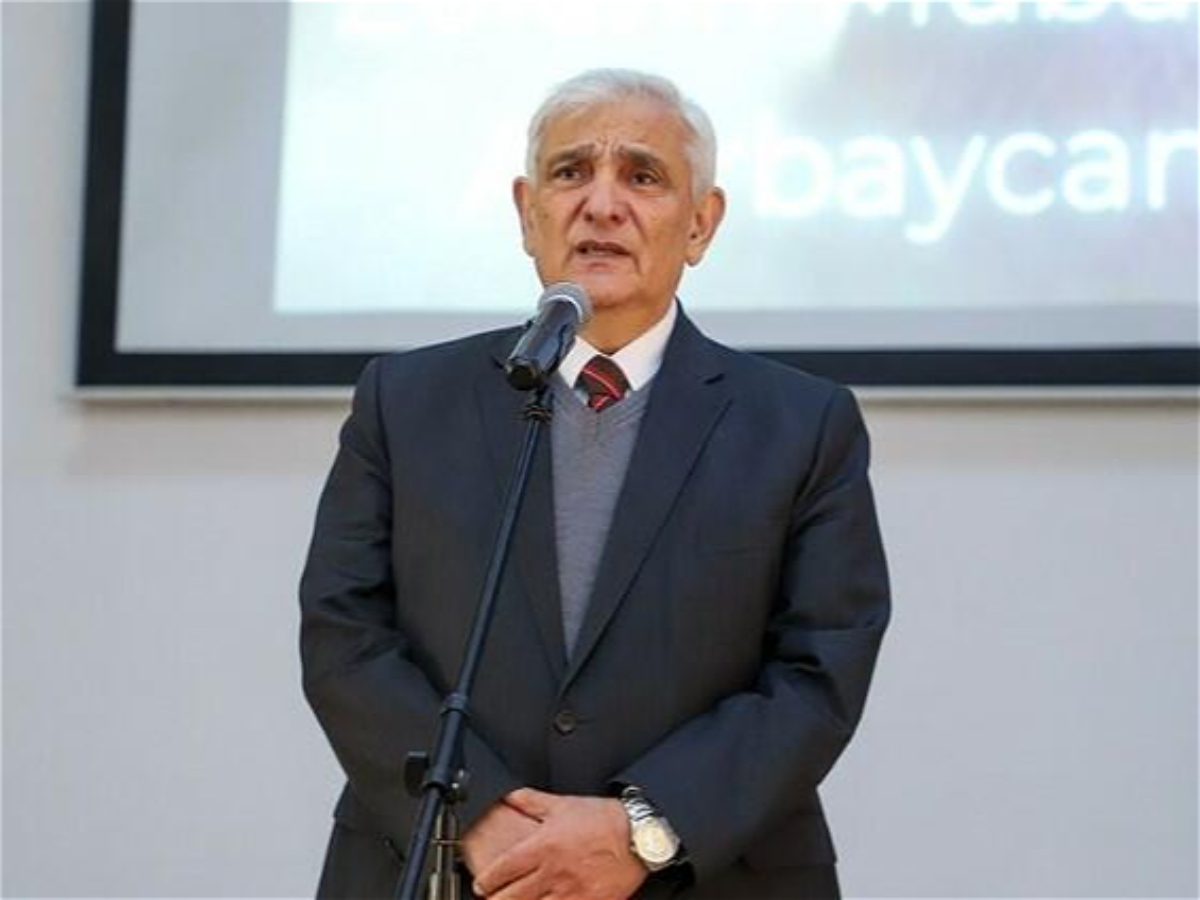 “Vətən müharibəsi tarixi. Şəxsiyyət faktoru” fransız dilində