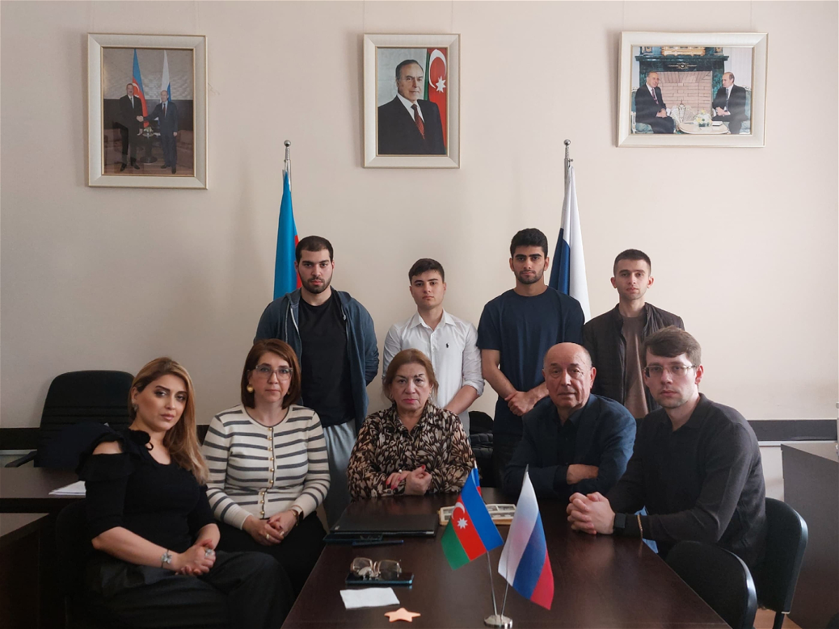 В АУЯ прошел круглый стол на тему: «Вклад Азербайджана в Великую Победу над фашизмом»