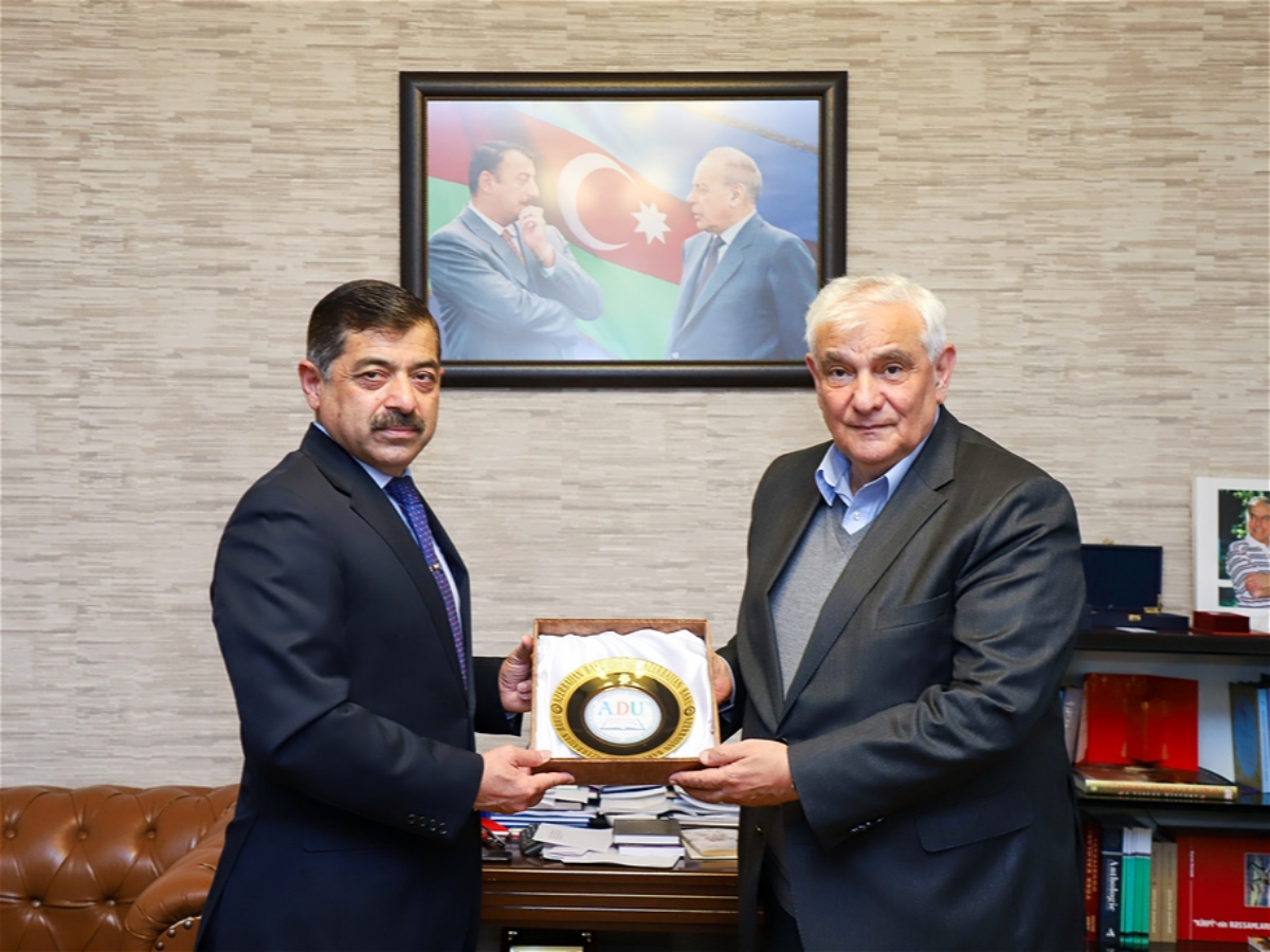 Kamal Abdulla Pakistan Milli Müasir Dillər Universitetinin rektoru ilə görüşüb